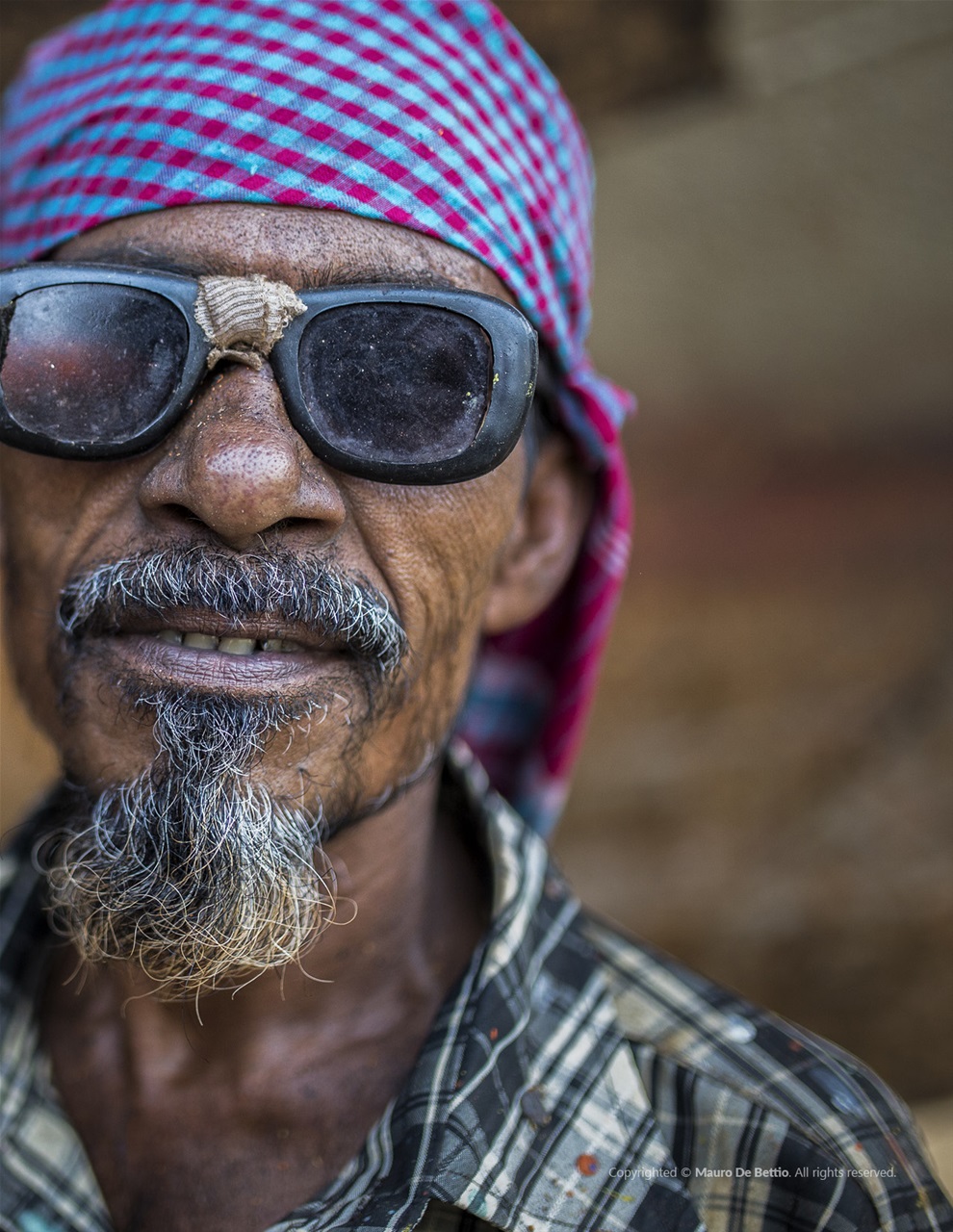 Lens Magazine Preview Pages