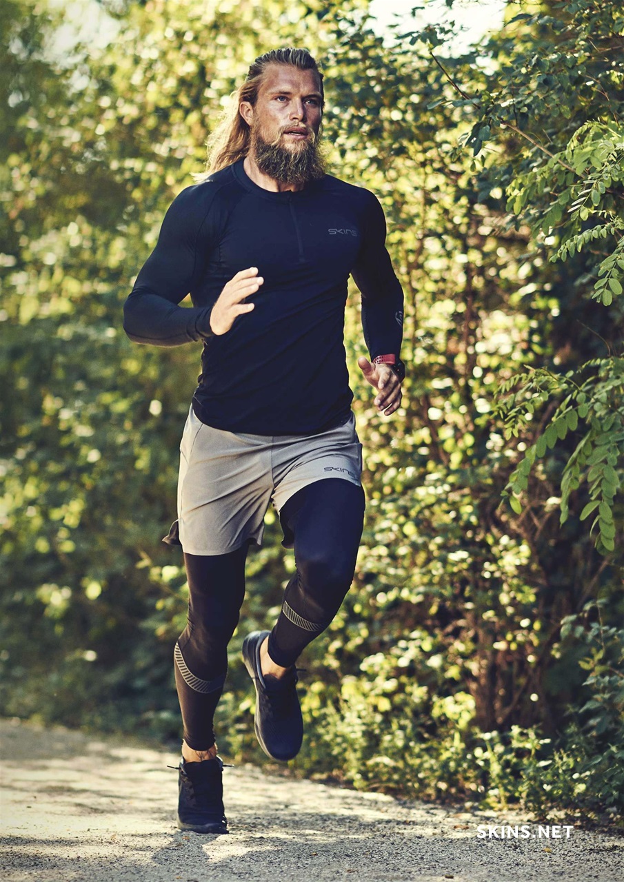 220 Triathlon Magazine Preview Pages