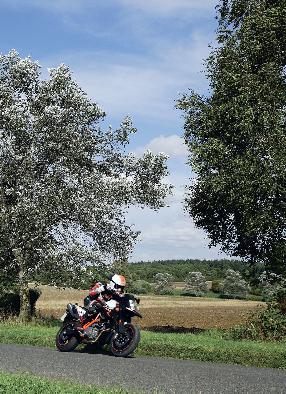 Superbike Magazine Preview Pages