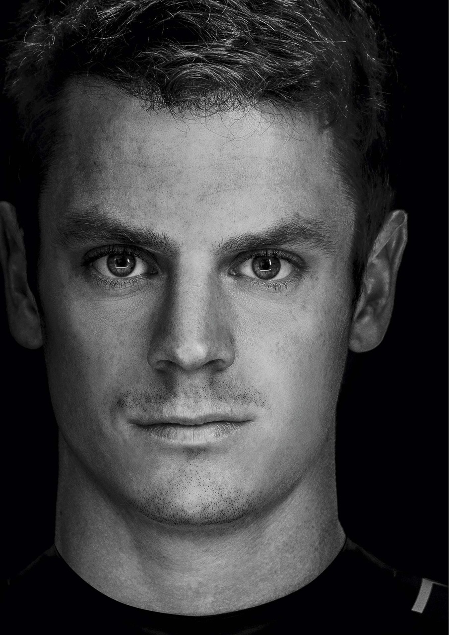 220 Triathlon Magazine Preview Pages
