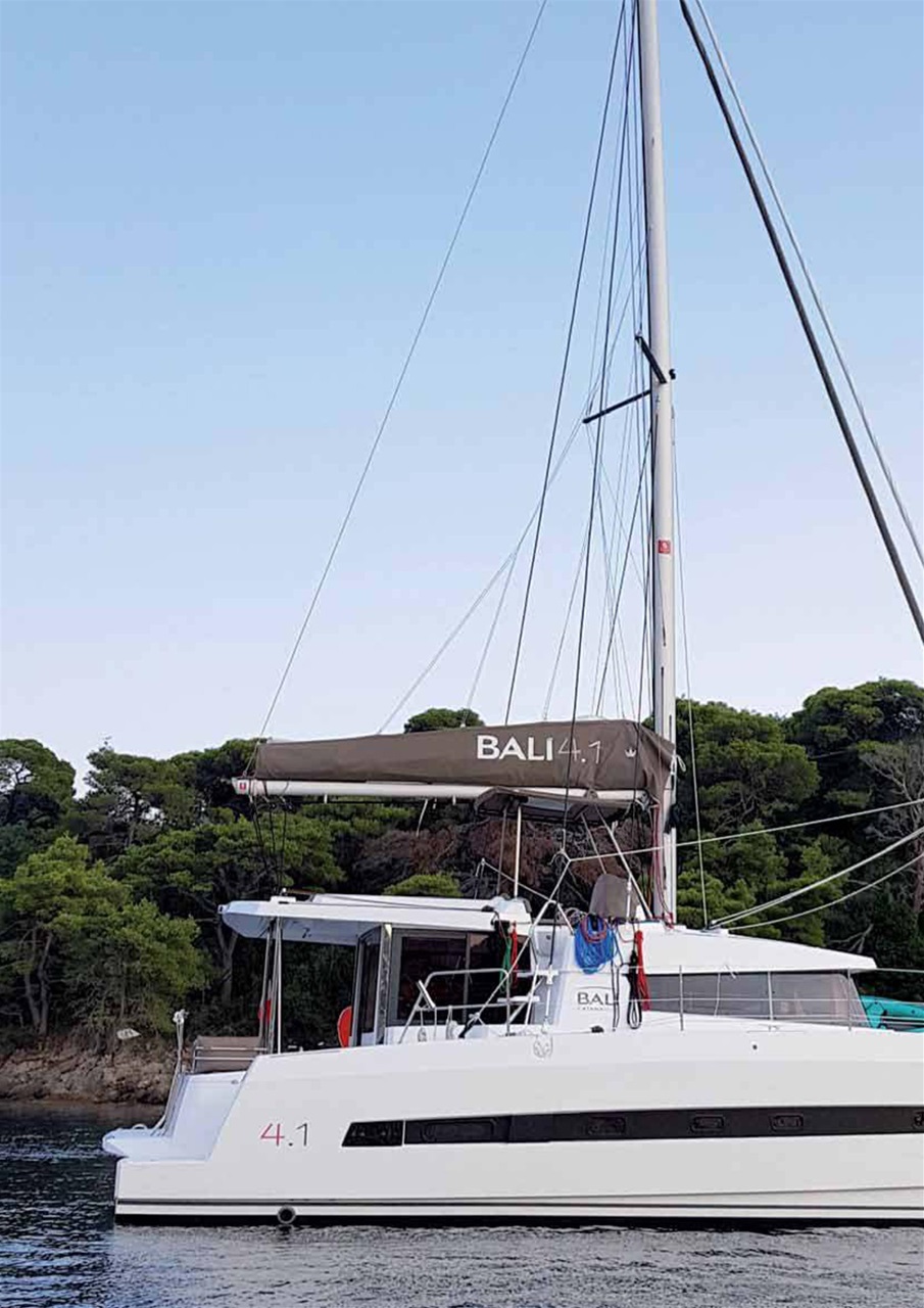 Multihull World Preview Pages