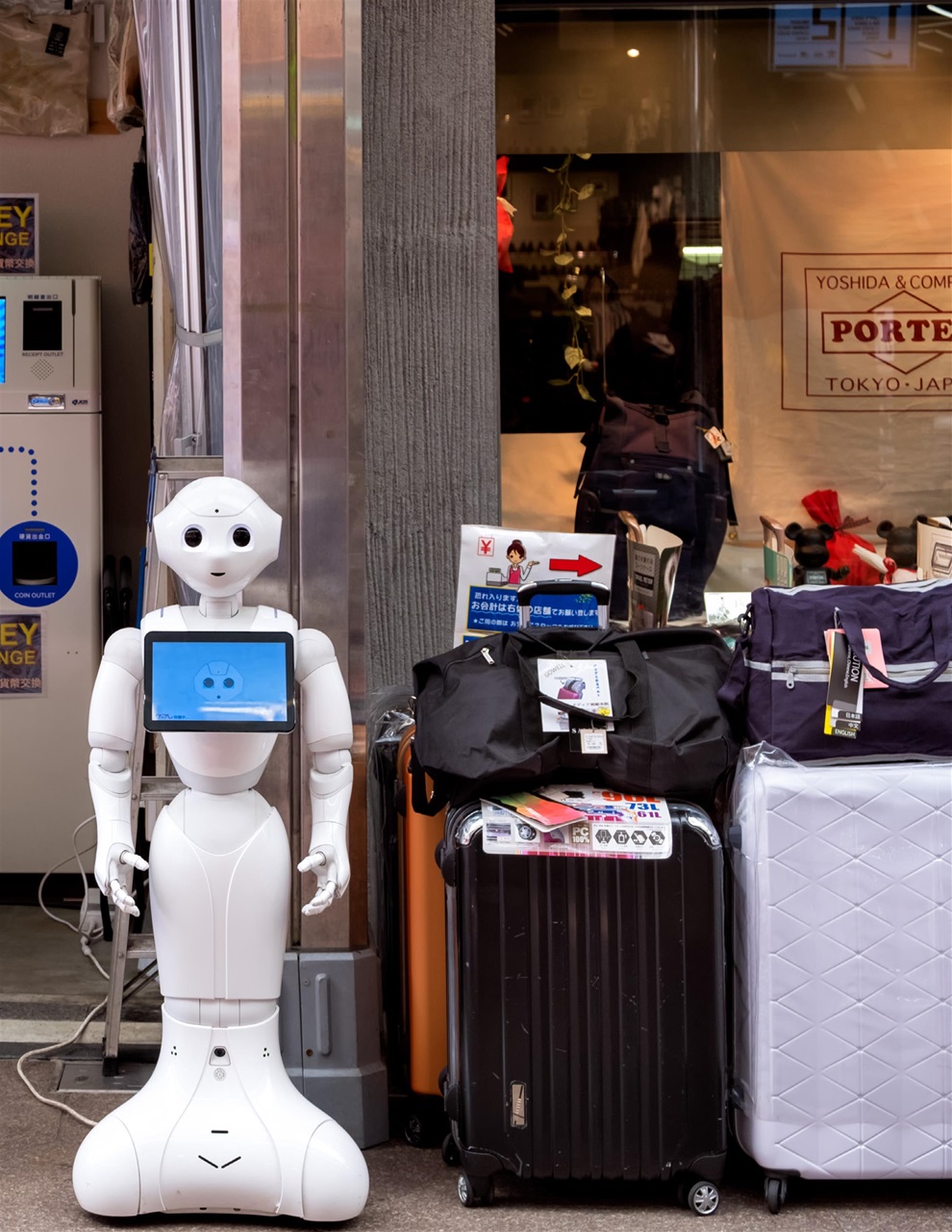 Lens Magazine Preview Pages