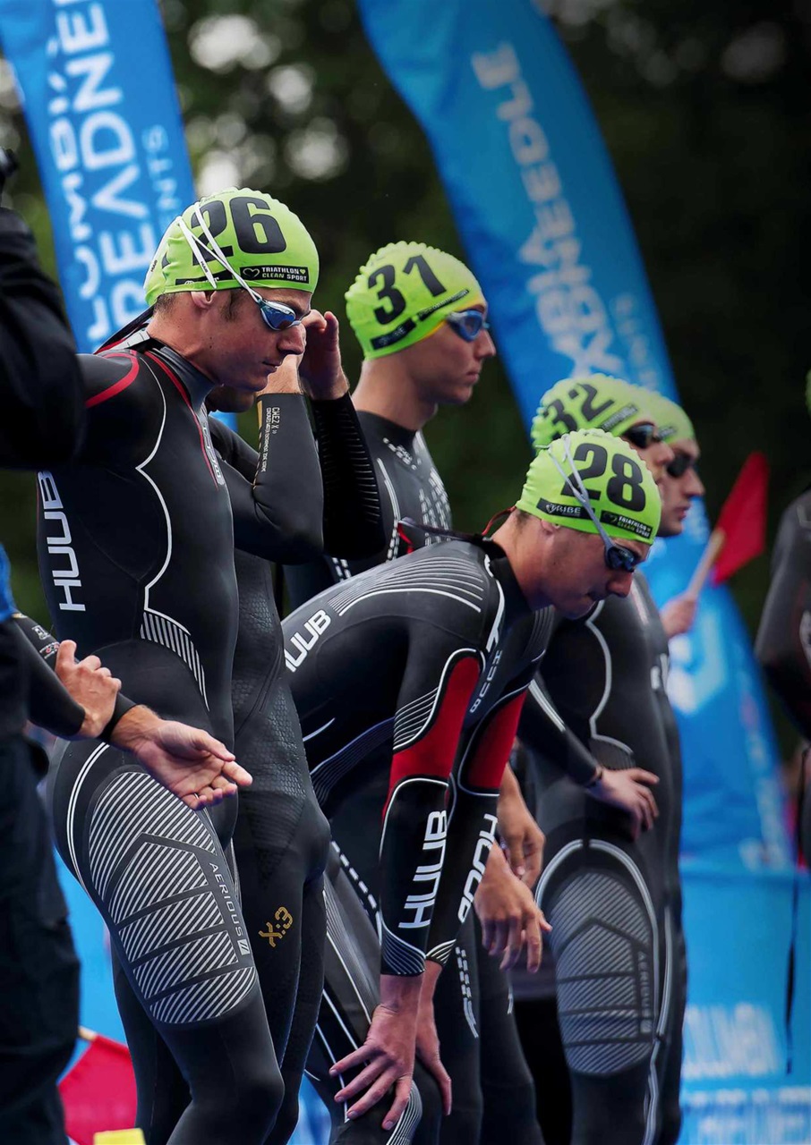 220 Triathlon Magazine Preview Pages
