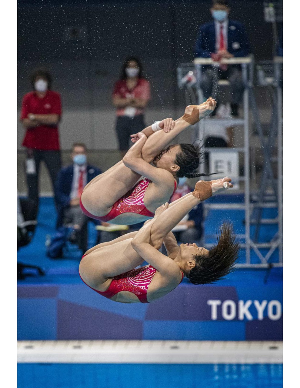 Lens Magazine Preview Pages