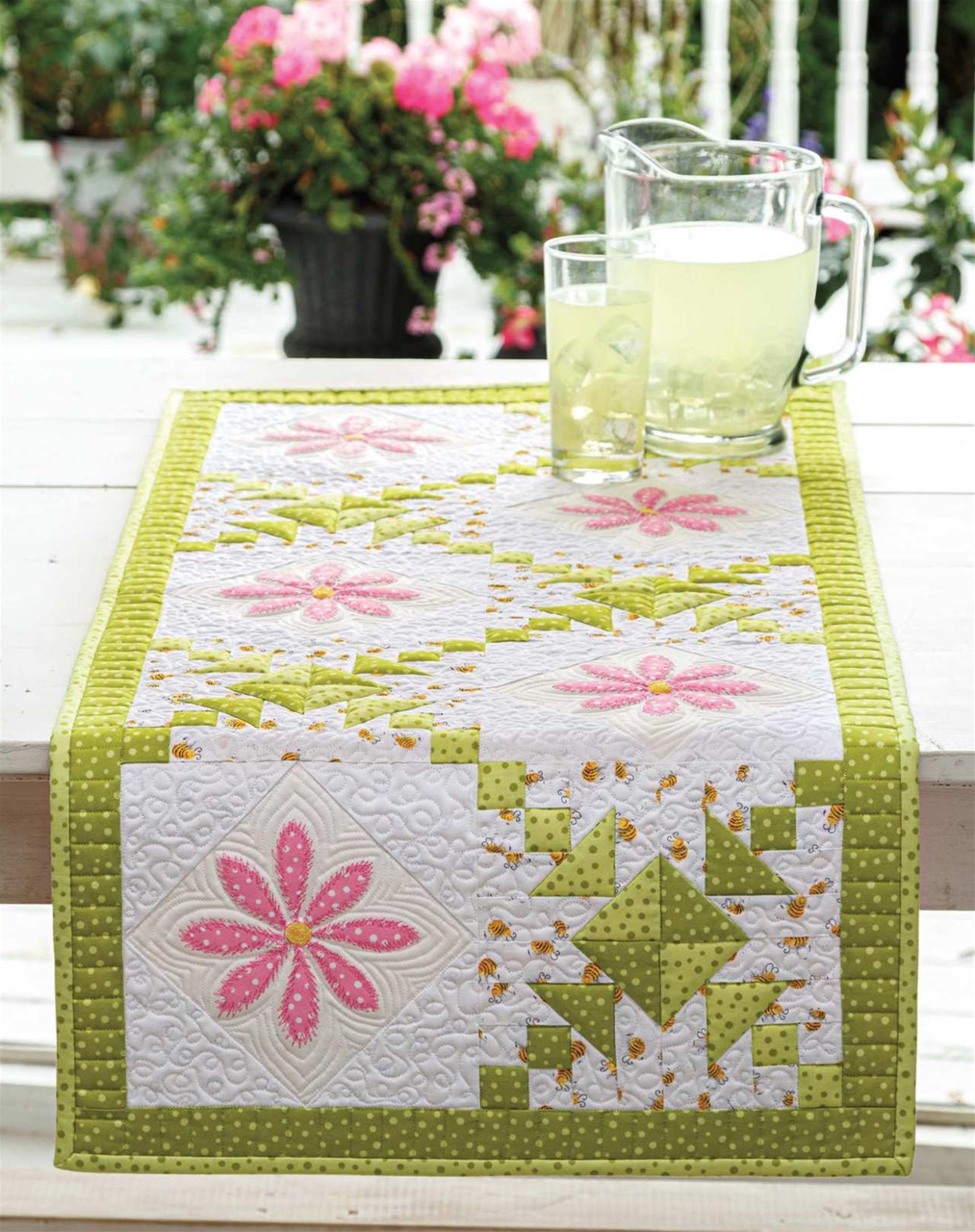 Quilter's World Preview Pages