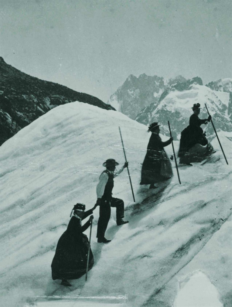 BBC History Revealed Magazine Preview Pages
