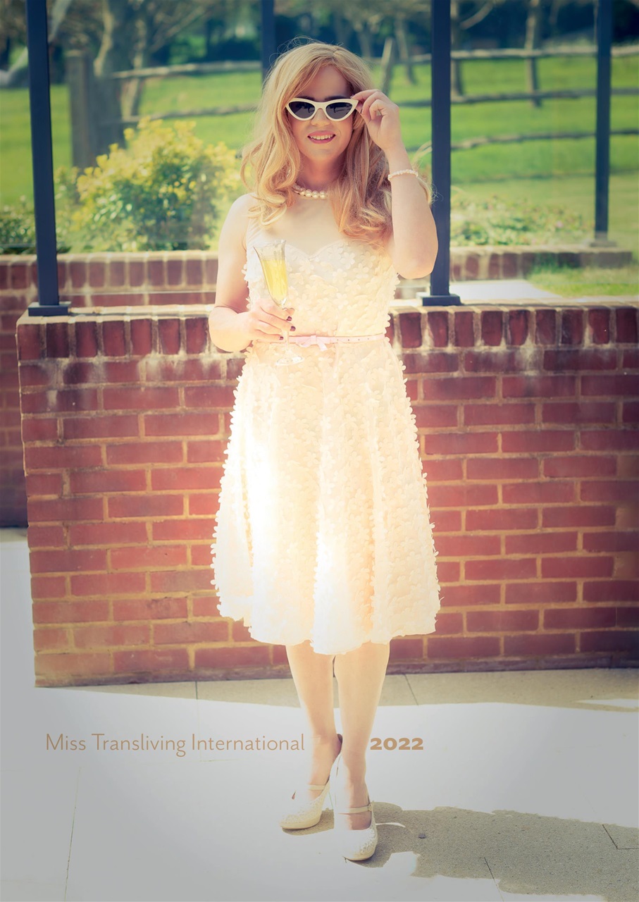 Transliving Magazine Preview Pages