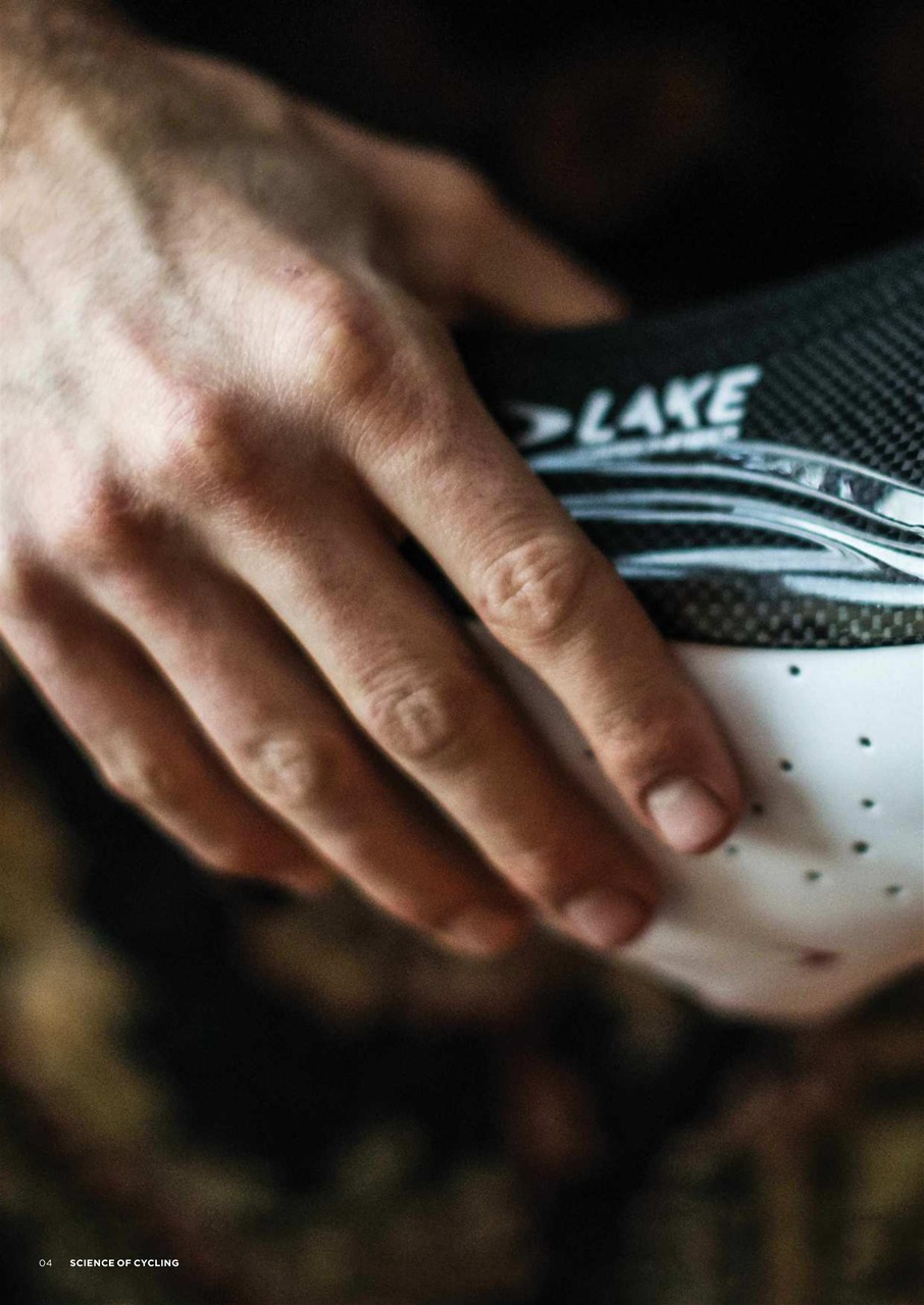 220 Triathlon Magazine Preview Pages