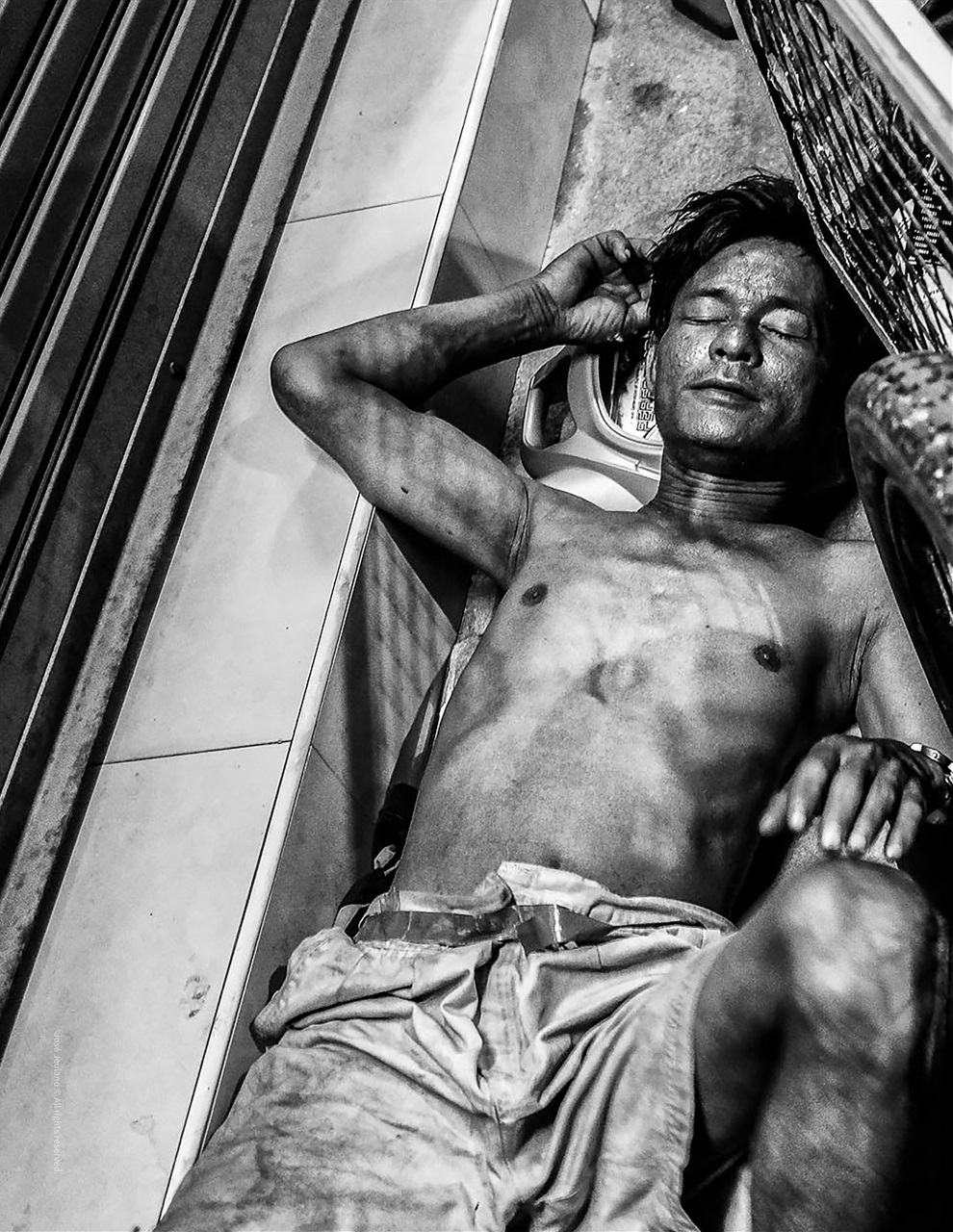 Lens Magazine Preview Pages