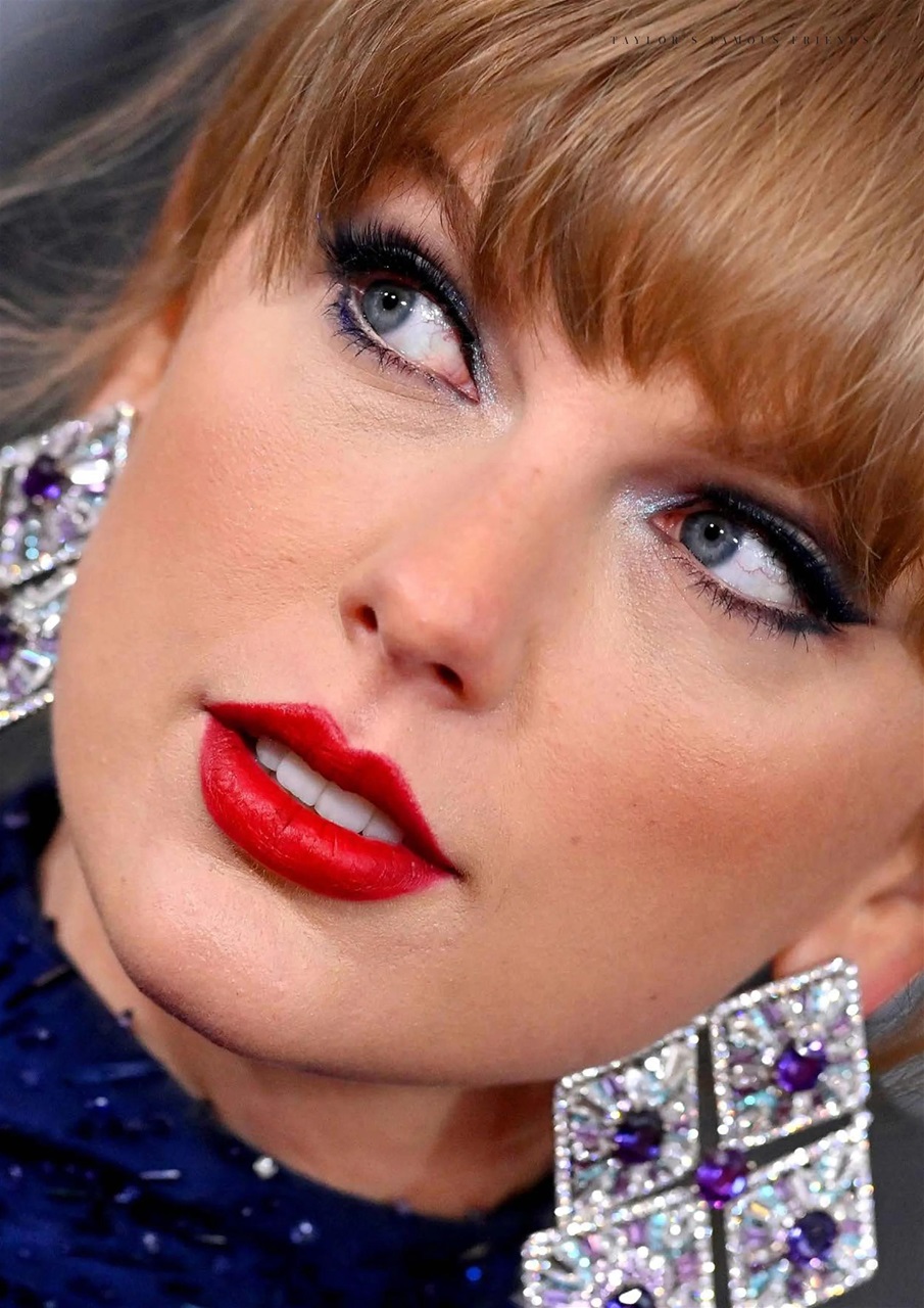 Kings & Queens of Pop Culture Preview Pages