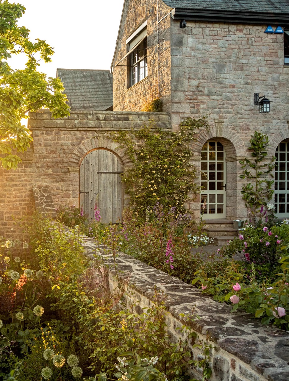 Country Life Preview Pages