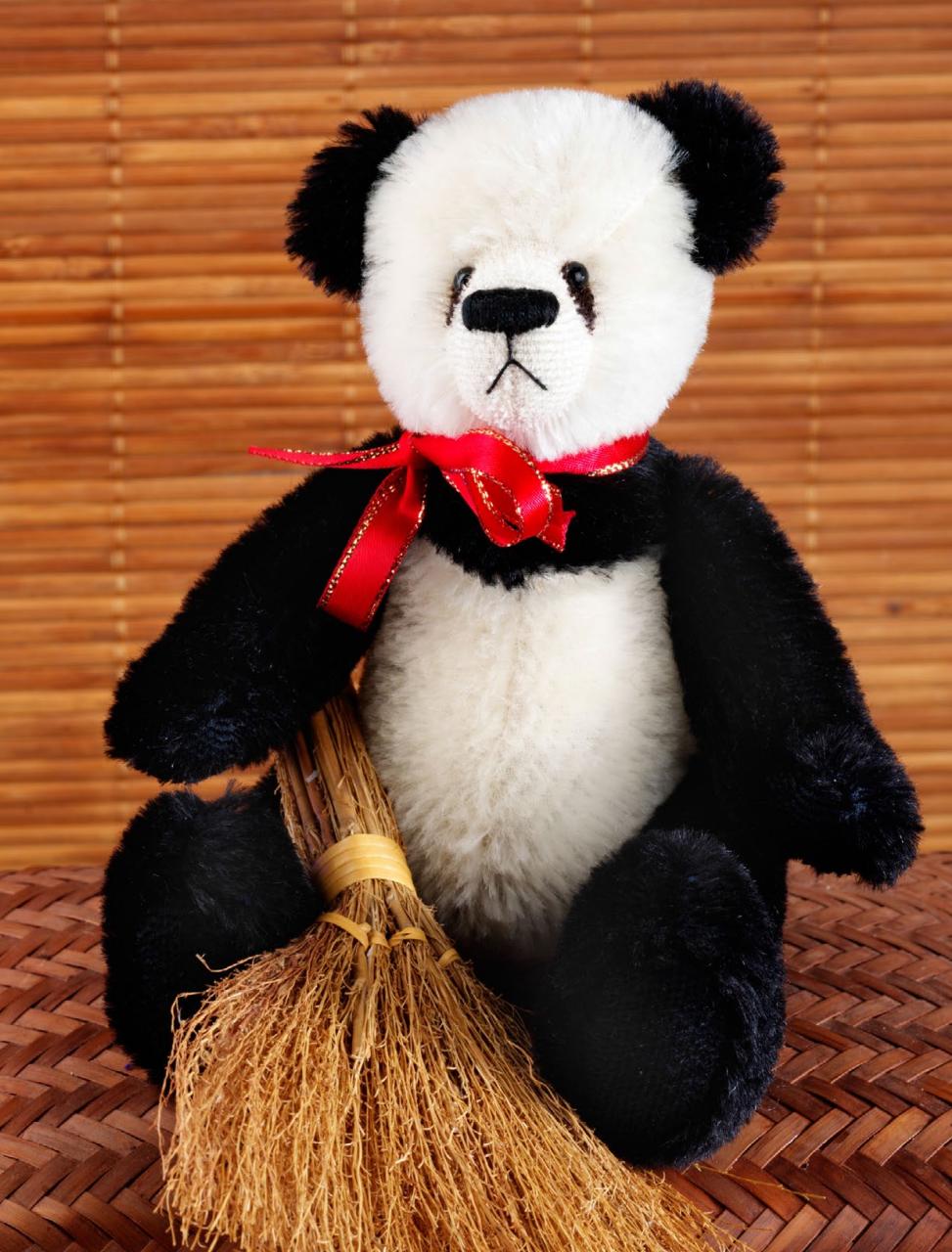 Dolls Bears & Collectables Preview Pages