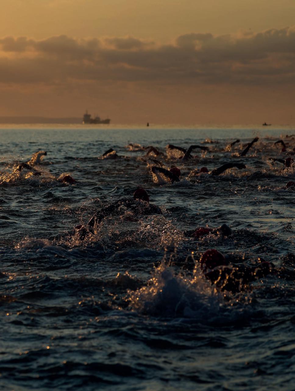 220 Triathlon Magazine Preview Pages