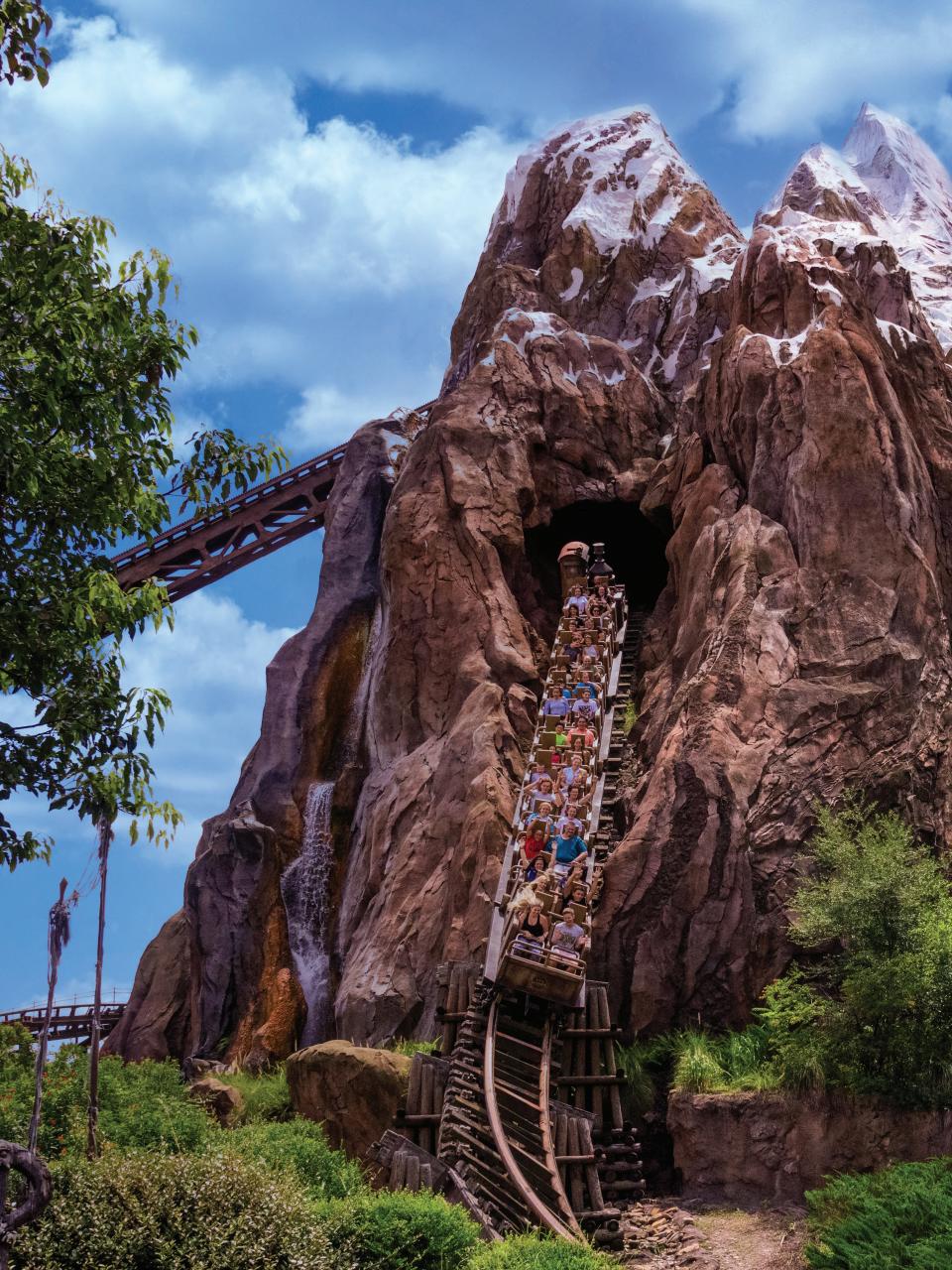 WDW Magazine Preview Pages