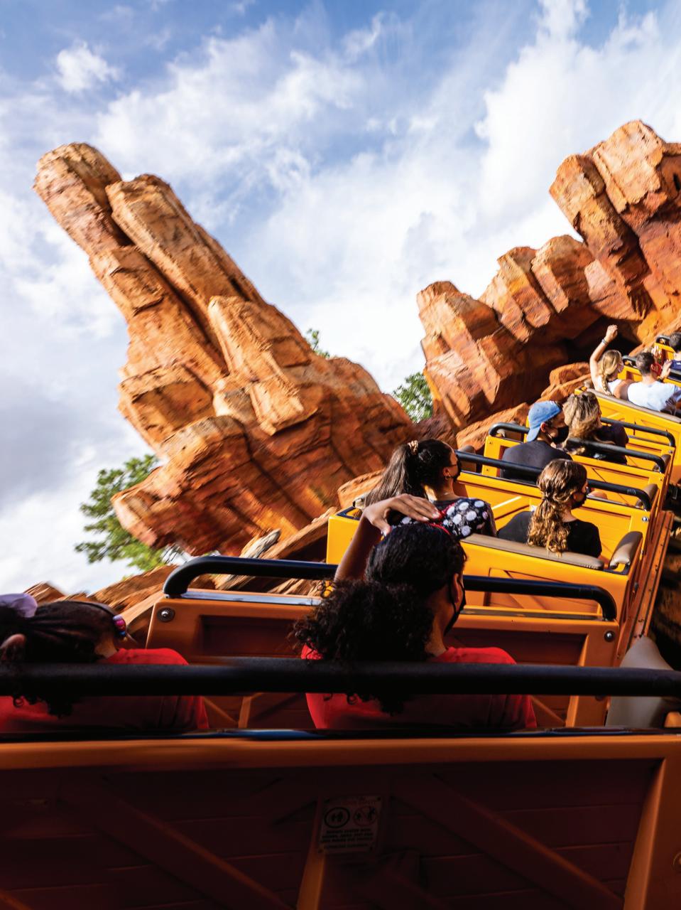 WDW Magazine Preview Pages