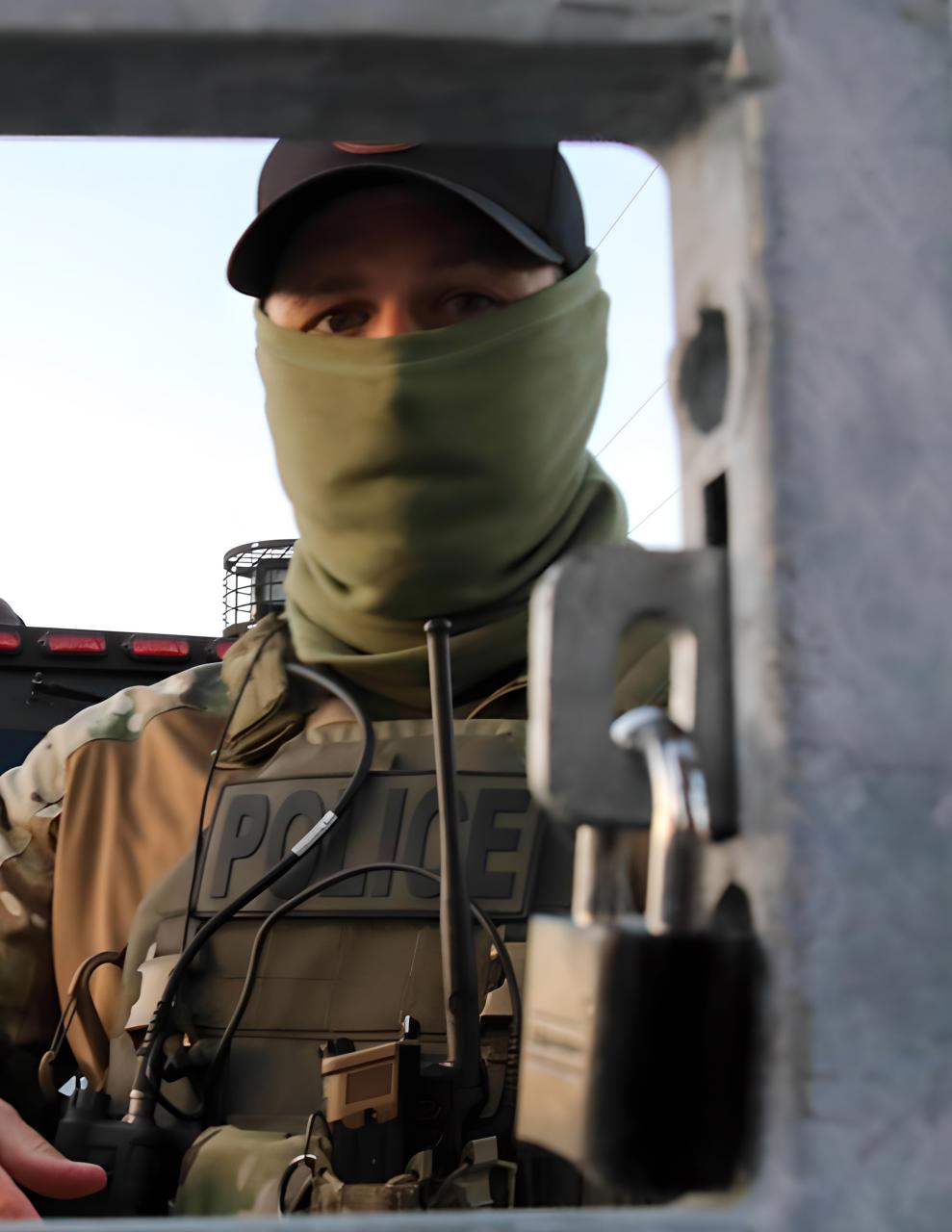 Lens Magazine Preview Pages