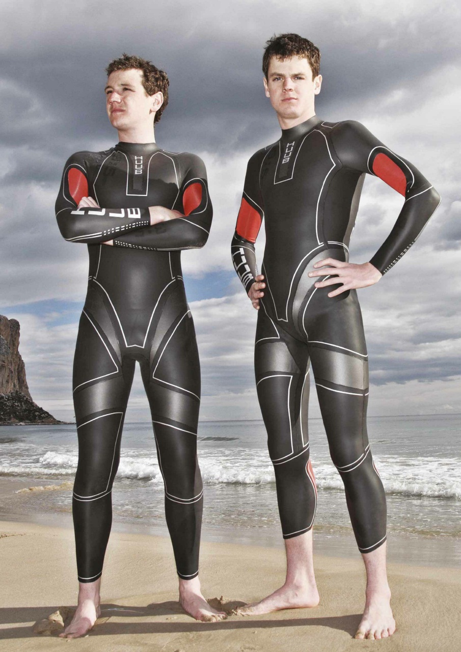 220 Triathlon Magazine Preview Pages